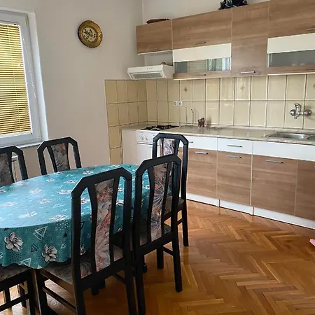 Apartman White House 1 *